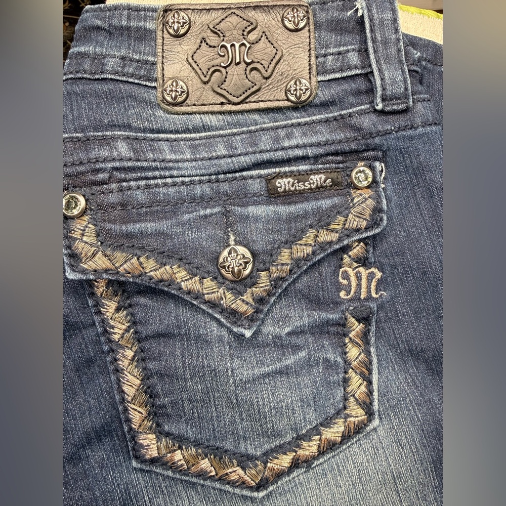 Miss Me Signature Rise Boot Jeans Women's Size 29 x 33‎ Embroidered Flap Pockets